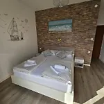 Paradise House At Sea 3* 拉布