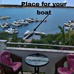 Paradise House At Sea 3*