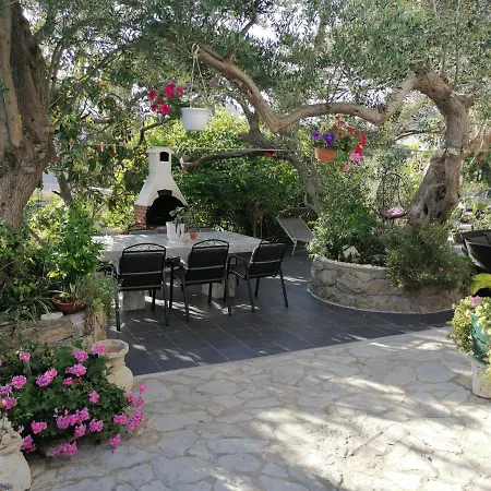 Paradise House At Sea Bed & Breakfast