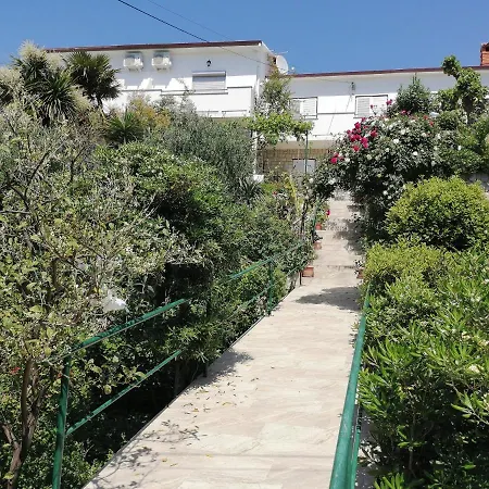 Paradise House At Sea Bed & Breakfast