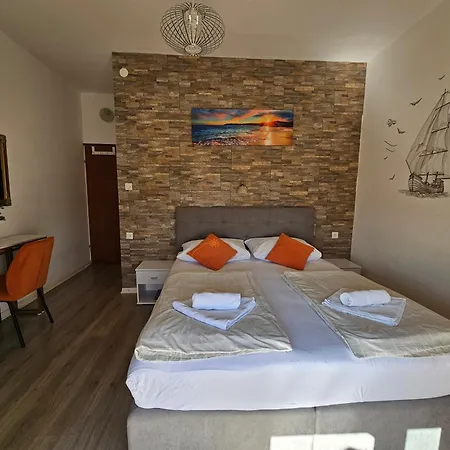 Paradise House At Sea Rab Town